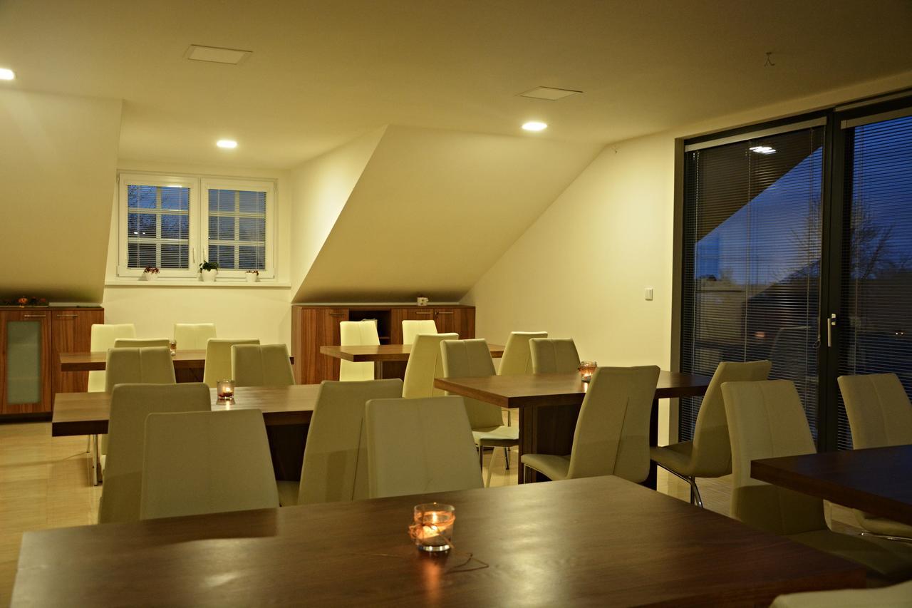 Vinarstvi Vymola Otel Mikulčice Dış mekan fotoğraf